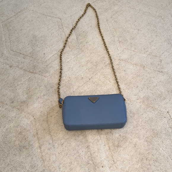 Prada saffiano wallet on chain. Never used. Perfect condition. Light blue color - Picture 2 of 8